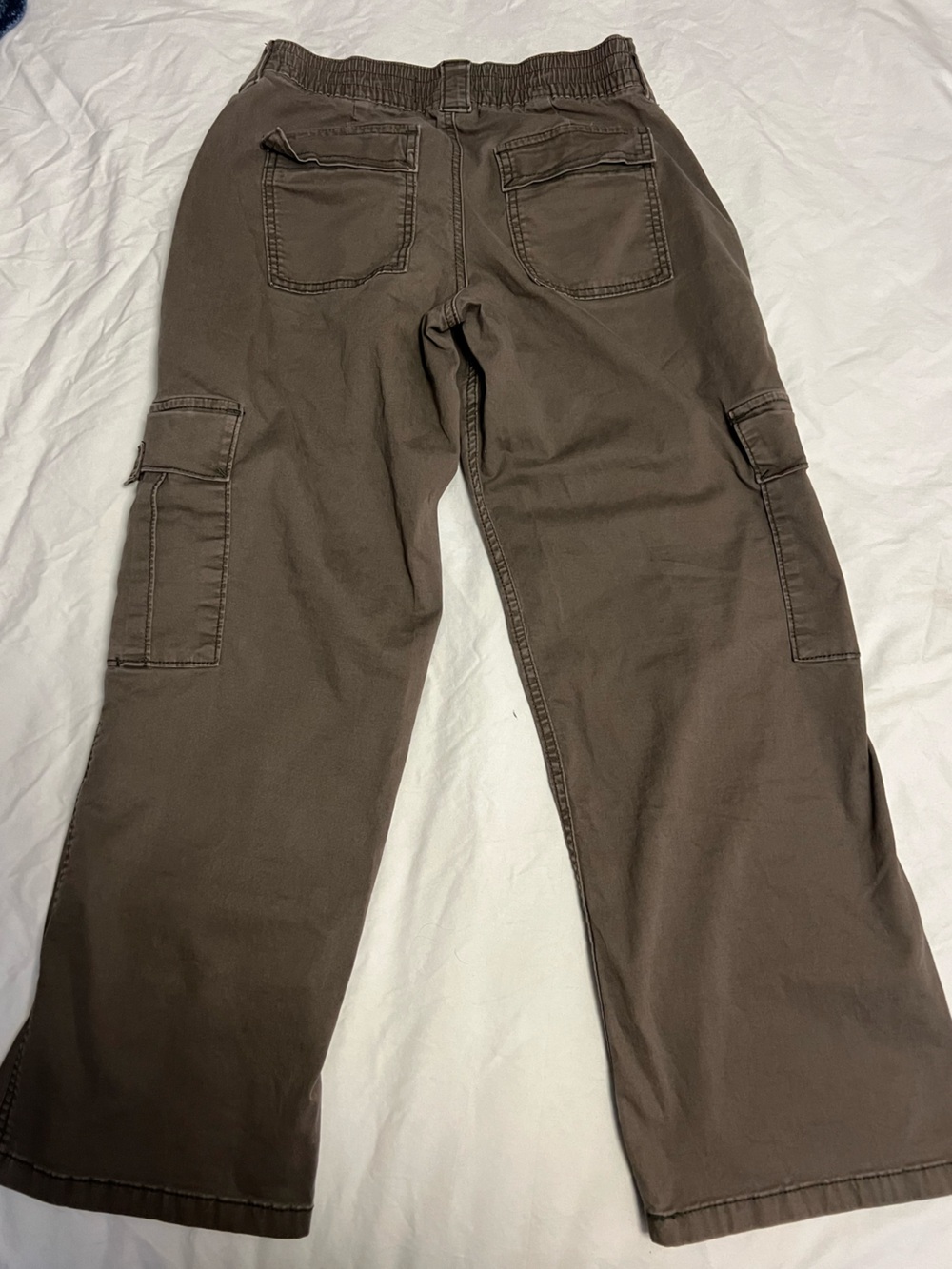 Hollister Low Rise Baggy Brown Cargo Pants - Size 0 Short - Picture 3 of 3